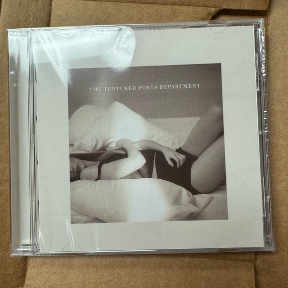 The Tortured Poets Department TTPD Taylor Swift Signed CD - Picture 2 of 5